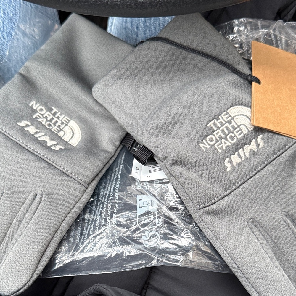 SKIMS Gray Gloves